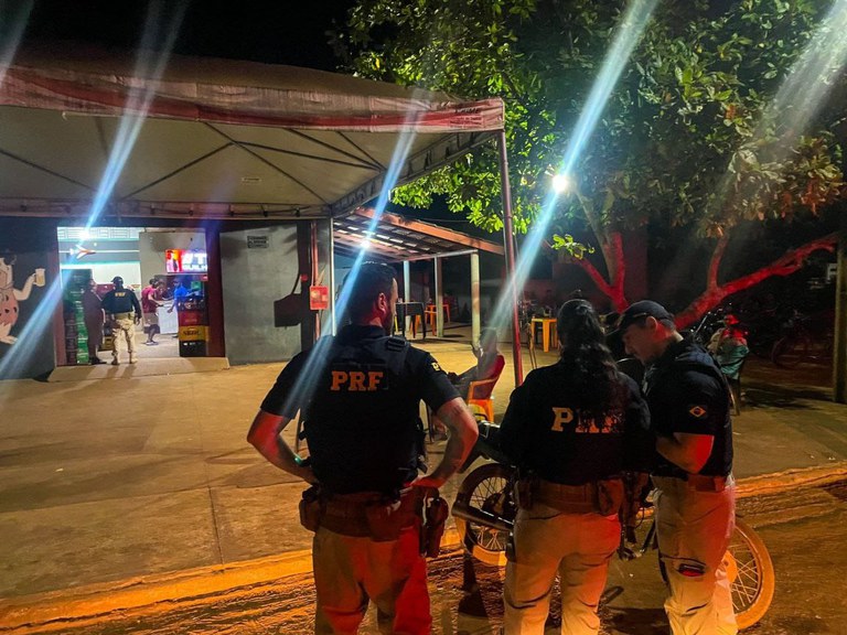 Pelo número 191, a PRF recebe denúncias de casos de violência sexual de crianças e adolescentes nas estradas brasileiras,