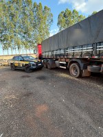 PRF apreende carga transportada irregularmente em Araguaína/TO