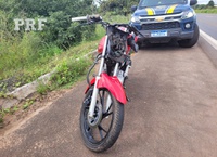 PRF recupera motocicleta com registro de roubo abandonada às margens da BR-153, em Araguaína/TO