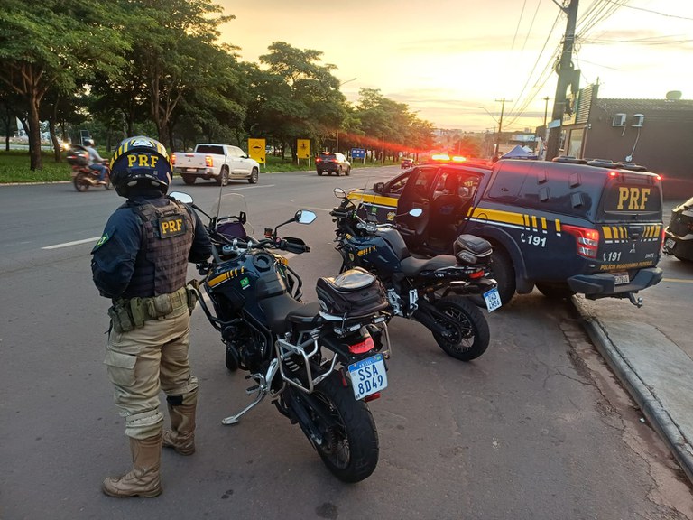 PRF prende motorista foragido por stalking e flagra documento falso durante fiscalização na BR-153.jpeg