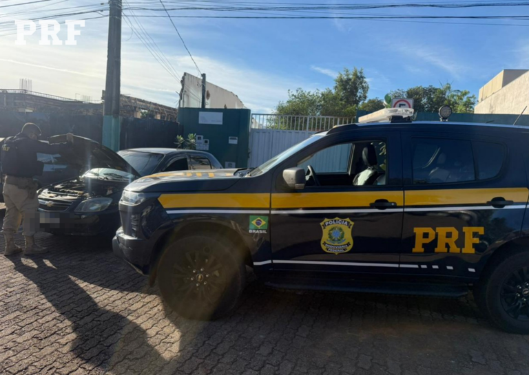 PRF recupera veículo roubado e prende motorista por uso de documento falso em Palmas/TO