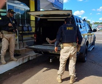 PRF prende foragido por tráfico de drogas após flagrar uso de documento falso em Gurupi/TO