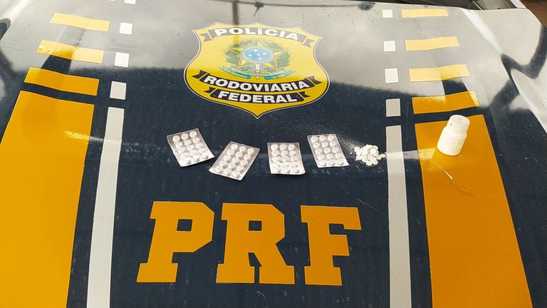 PRF apreende 129 comprimidos de anfetamina em Araguaína TO.