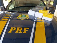 PRF apreende aparelhos celulares transportados sem nota fiscal.