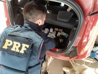 PRF prende quatro pessoas por uso de documentos falsos e com suspeita de estelionato.