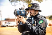 Operação da PRF combate o excesso de velocidade nas rodovias federais