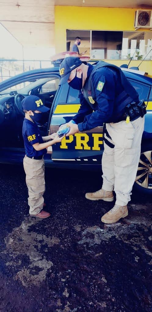 Fã mirim da PRF faz visita na Unidade Operacional de Dourados (MS)