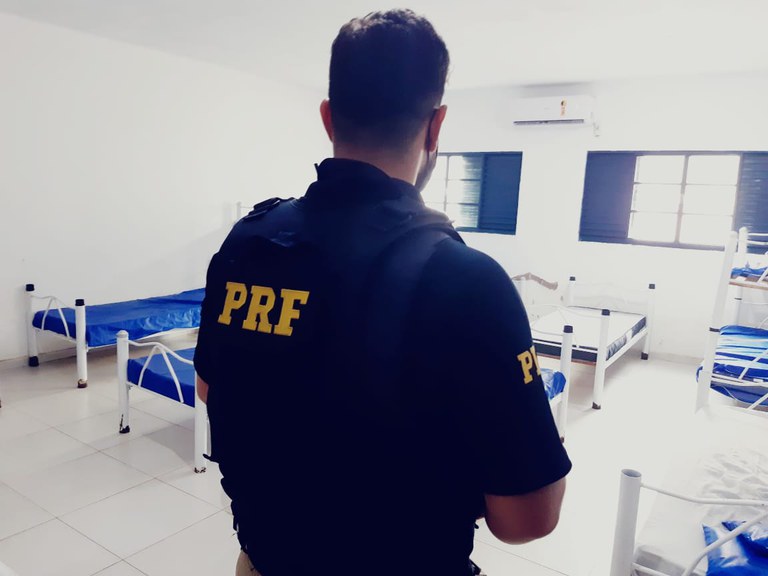 PRF auxilia andarilho perdido na BR 070 em Mato Grosso