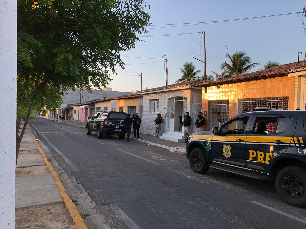 PRF em operação coordenada pela Polícia Civil prende organização criminosa, cumprindo mandados de prisões, na Região Agreste do RN