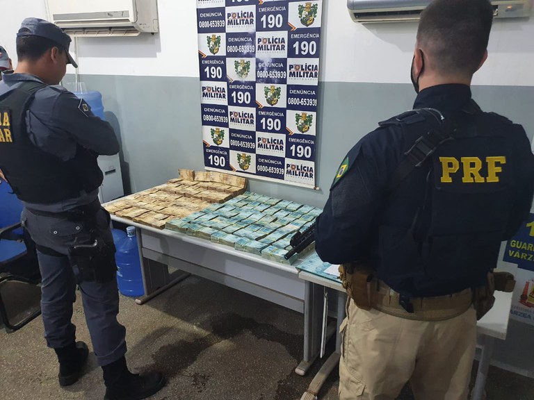 Dupla é presa pela PRF e PMMT após furtar mais de R$ 1 milhão em espécie em MT