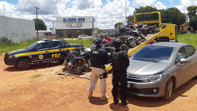 PRF e PCGO cumprem mandados de busca e apreensão em lojas de veículos usados em Águas Lindas de Goiás (GO)
