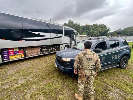 Fiscalização intercepta ônibus com 3 mil garrafas de bebidas uruguaias no Norte catarinense