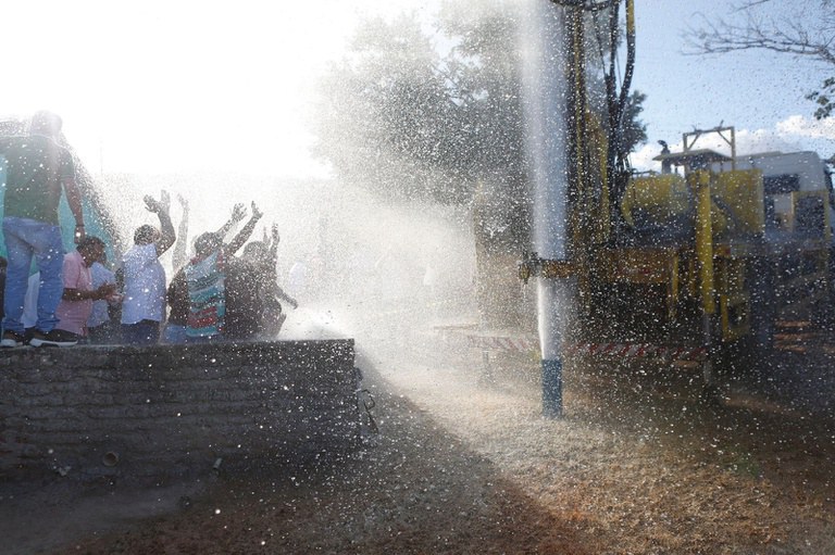 Município baiano ganha poço artesiano que vai produzir 2,4 milhões de litros de água por dia