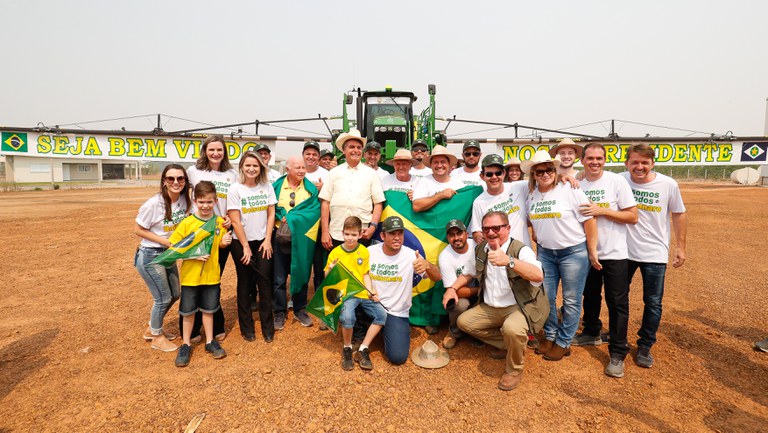 Presidente Bolsonaro dá início ao plantio da soja em Sorriso (MT)
