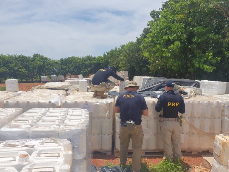 Operação apreende defensivos agrícolas irregulares em Mato Grosso