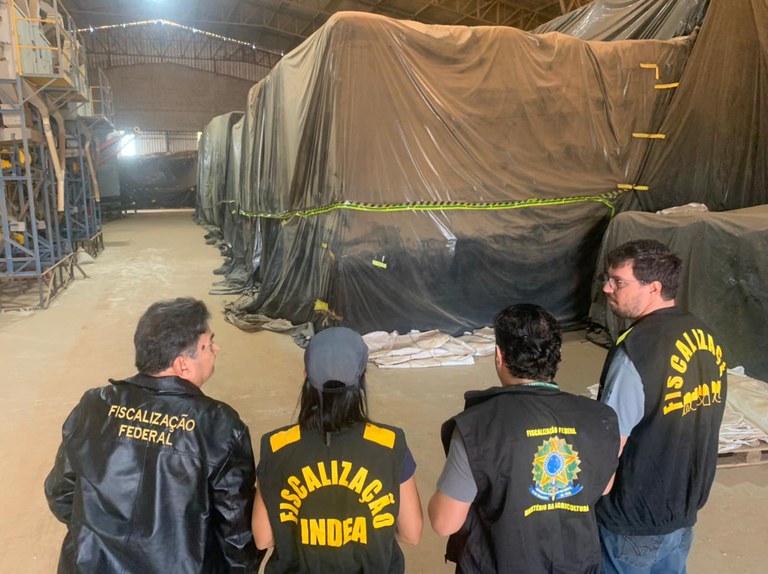 Mais de 4 mil toneladas de feijão-caupi com resíduo de agrotóxico proibido é apreendido em ação conjunta em Mato Grosso