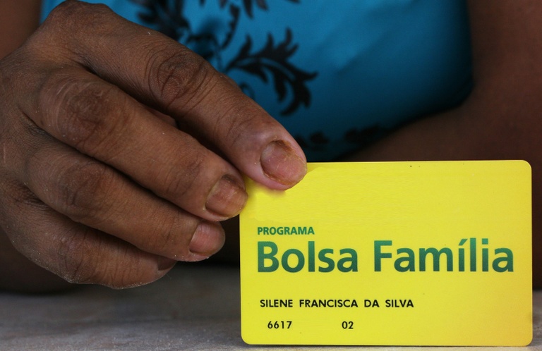 Cartão Bolsa Família - Foto: Ana Nascimento/CCE — Português (Brasil)