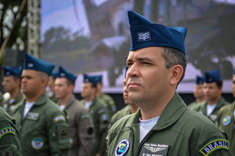 Decreto regulamenta contratação de militares inativos, entenda