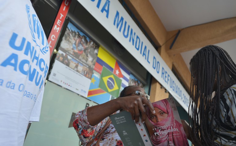 Governo Federal atualiza cartilha com informações do sistema financeiro para migrantes e refugiados