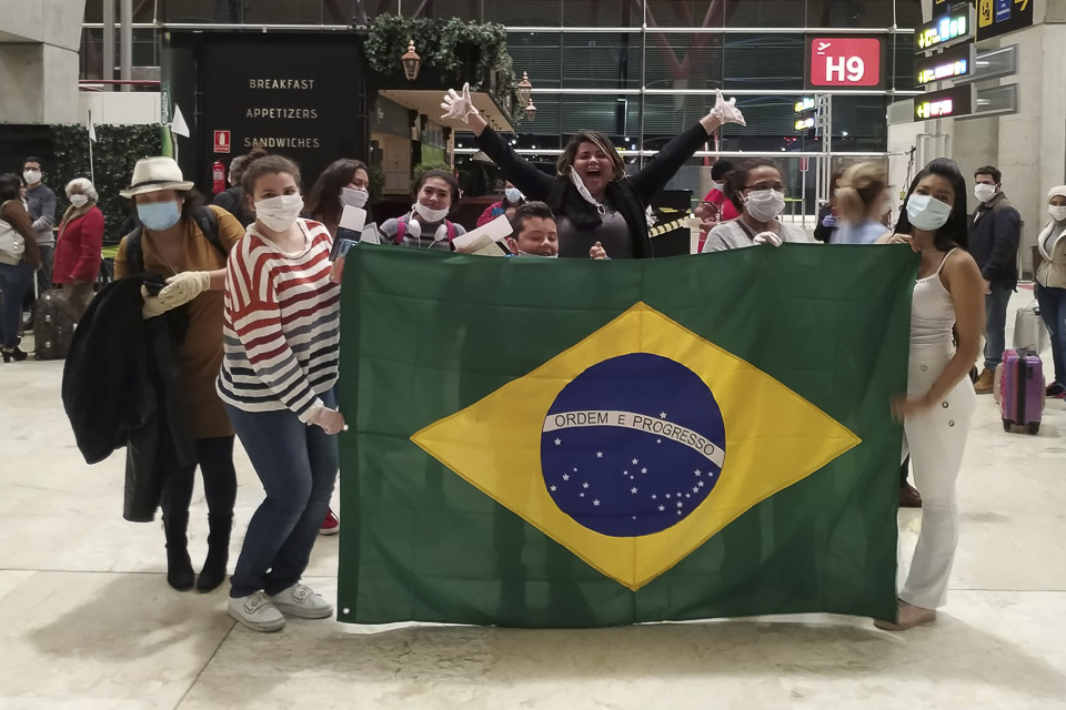 Mais de 19 mil brasileiros ja retornaram ao Brasil com a ajuda do Itamaraty