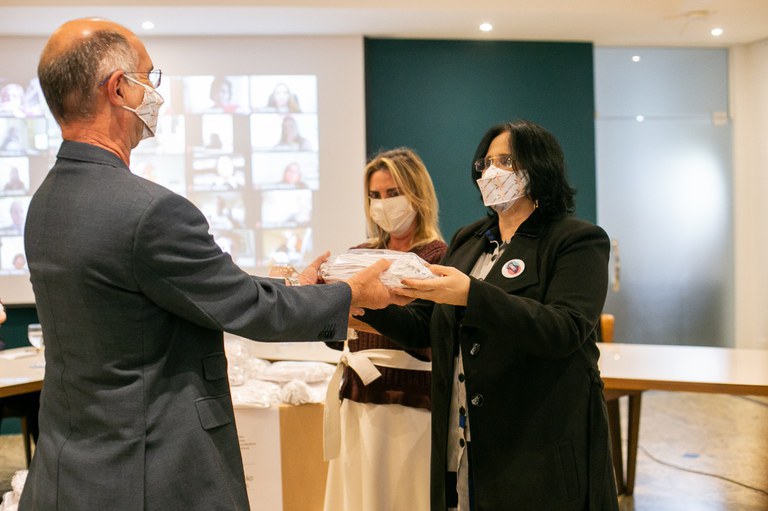 Sociedade São Vicente de Paulo recebe máscaras, álcool em gel e alimentos