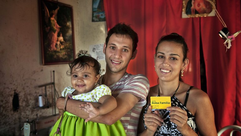 Programas sociais contribuem para a diminuição da pobreza no país