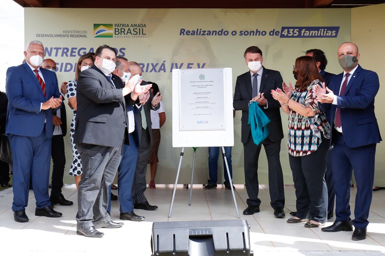 Mais de 400 famílias de baixa renda recebem moradias no Distrito Federal