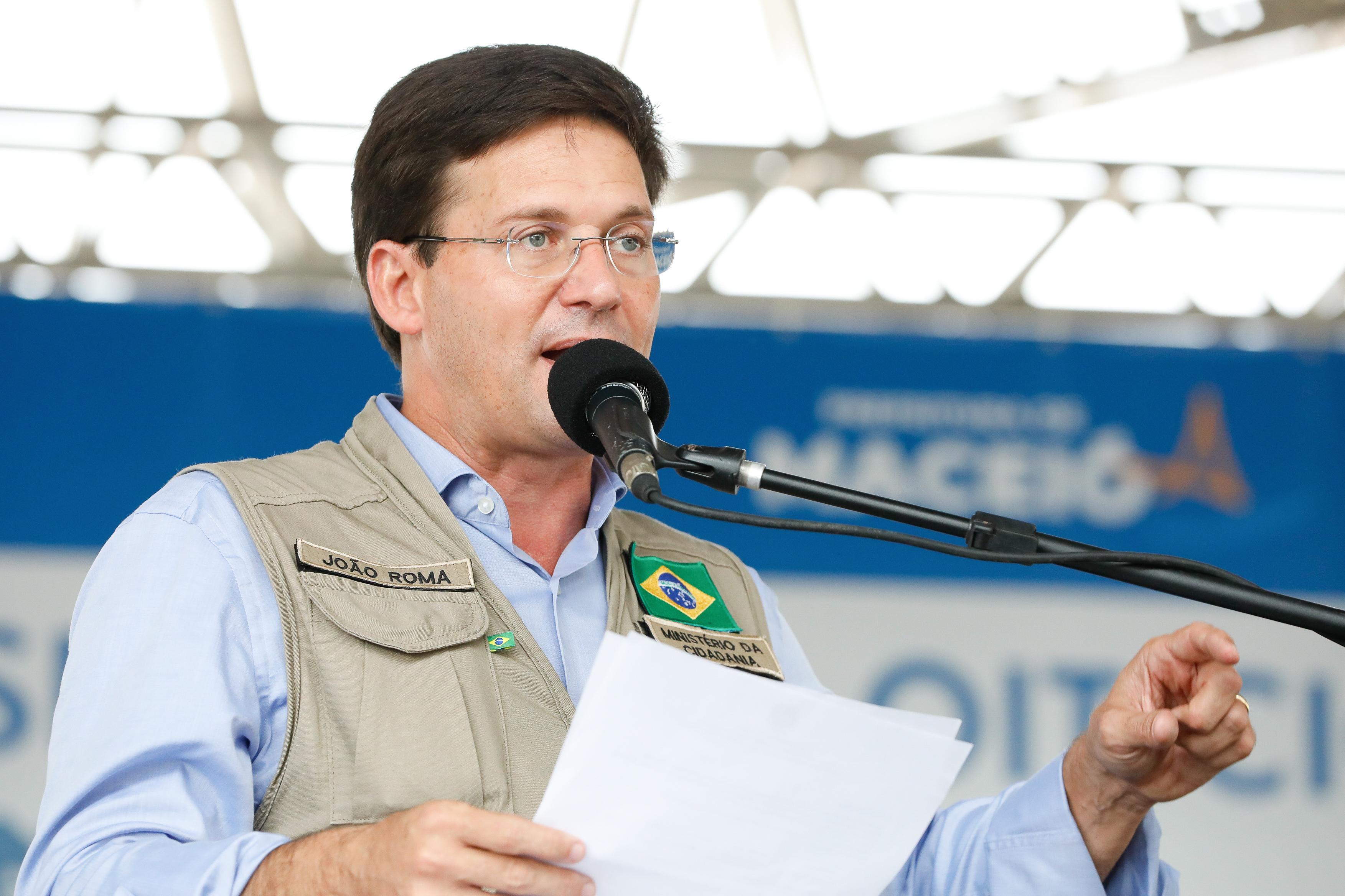 Governo viabiliza compra de caminhões para distribuição de alimentos a famílias carentes