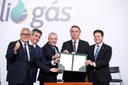Governo Federal institui Auxílio Gás e regulamenta o programa Alimenta Brasil
