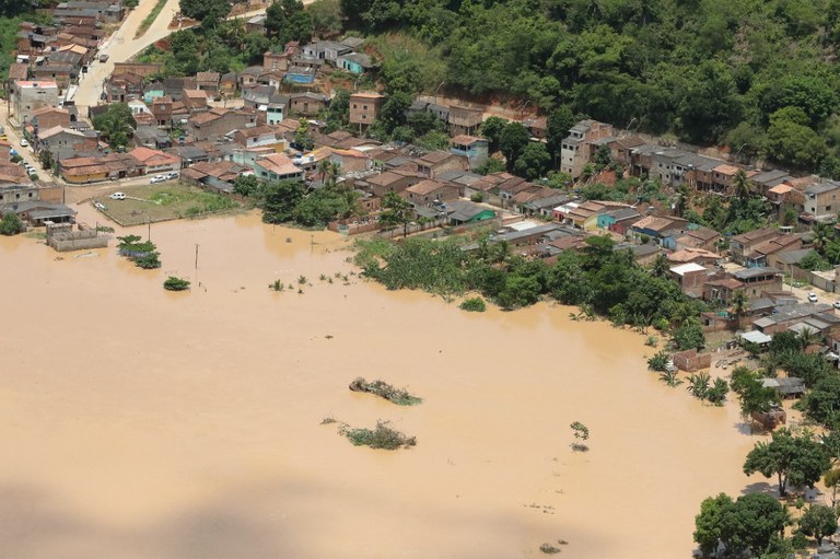 Pátria Voluntária destina R$ 1,8 milhão para acolher as pessoas afetadas pelas chuvas na Bahia e em Minas Gerais