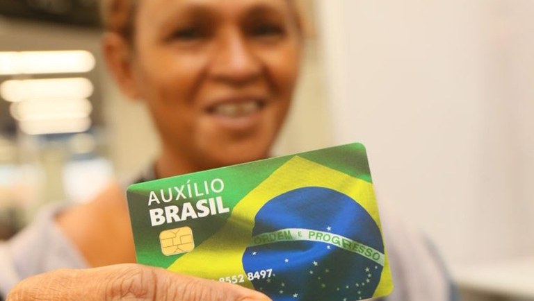 Pagamentos do Auxílio Brasil e do Auxílio Gás são antecipados em outubro