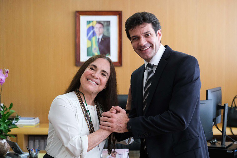 Regina Duarte e o ministro Marcelo Álvaro Antônio | Imagem: Roberto Castro - MTur
