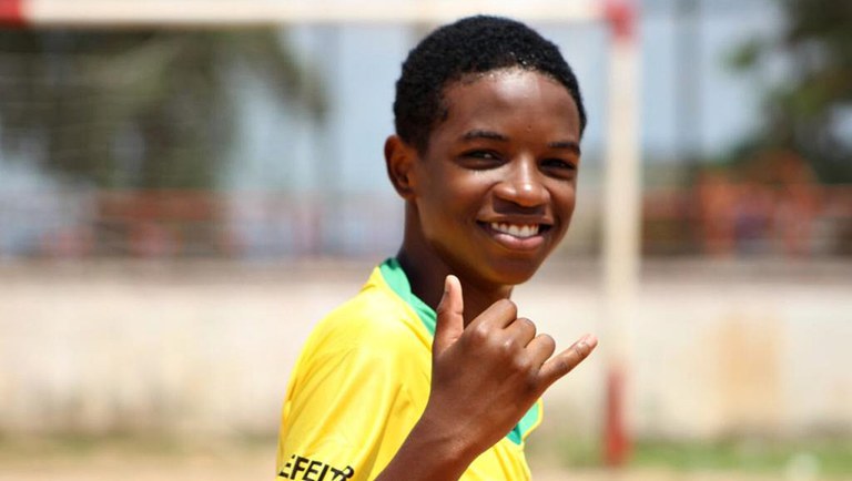 Seleções do Futuro já ofertou aulas gratuitas de futebol para mais de oito mil jovens em todo o Brasil