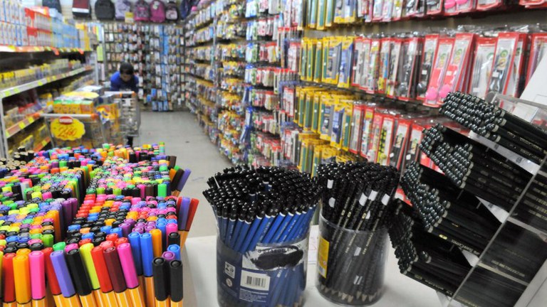 Compra nacional de materiais escolares pode gerar economia de 15%