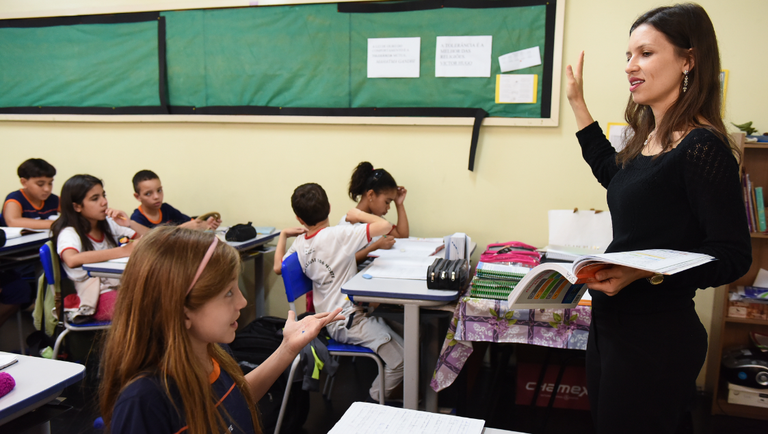 Governo anuncia reajuste de 12,84% no piso salarial dos professores