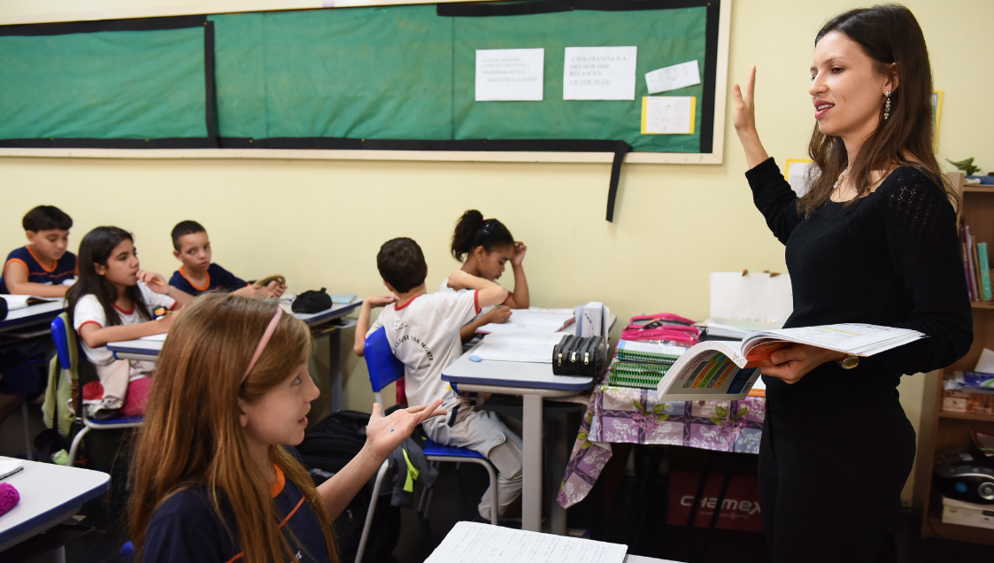 Governo anuncia reajuste de 12,84% no piso salarial dos professores