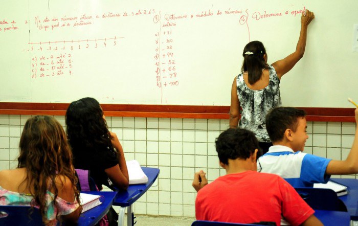 Novas diretrizes para formação de professores priorizam aulas práticas