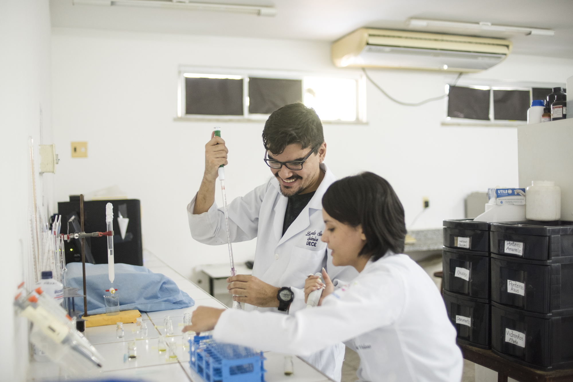 Capes oferece bolsas para pesquisas sobre o novo coronavírus