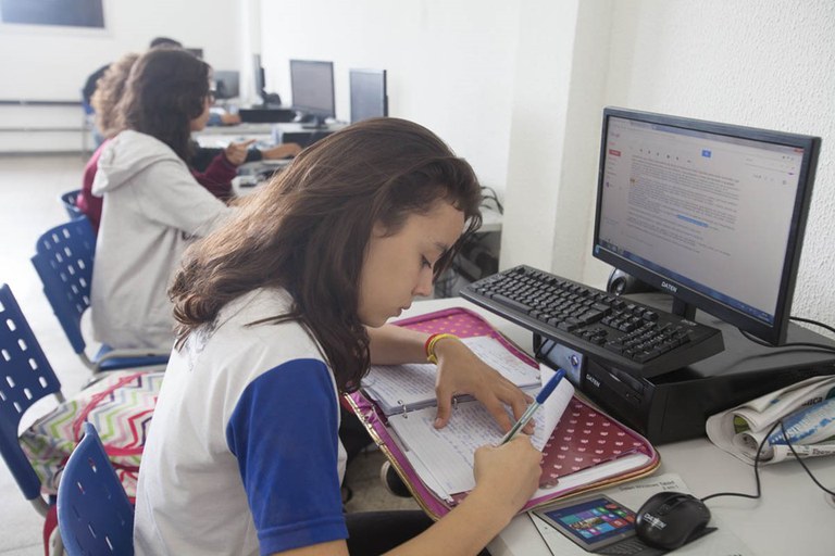 Enem 2020 terá provas impressas e digitais