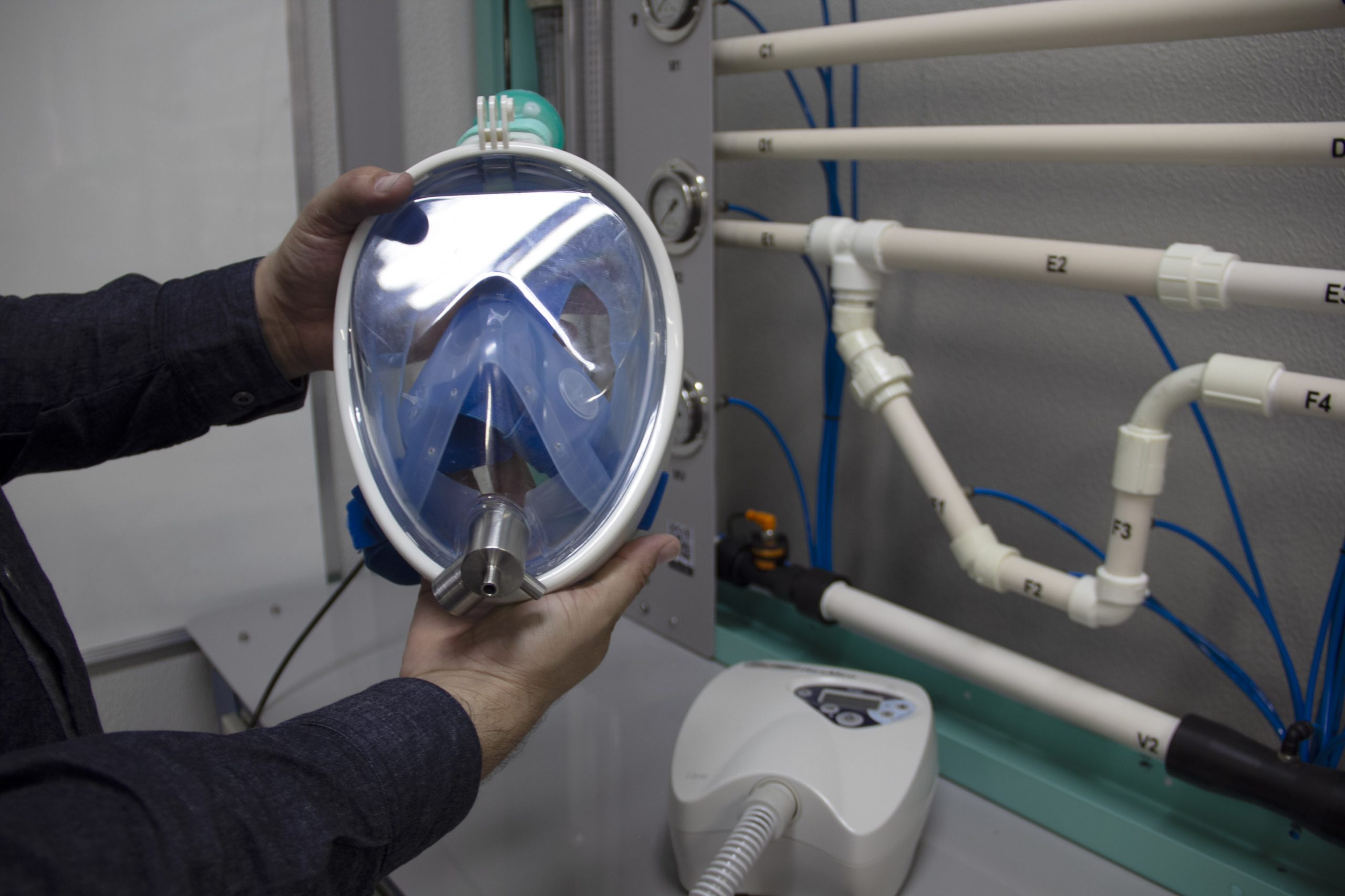 Pesquisadores vão modificar máscaras de mergulho para tratar pacientes da Covid-19