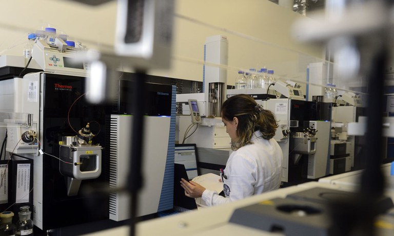 Capes prorroga auxílio de mais de 20 mil bolsistas por três meses