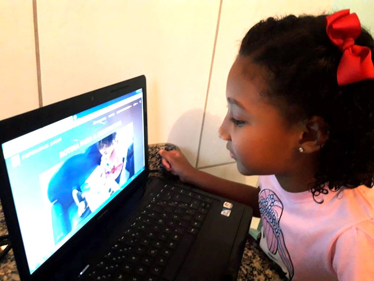 MEC orienta instituições sobre ensino durante pandemia