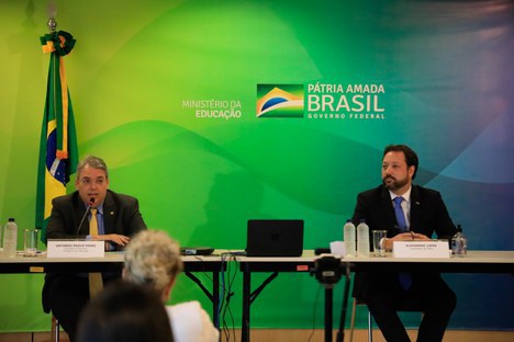 Maioria dos estudantes preferem que Enem seja realizado em maio