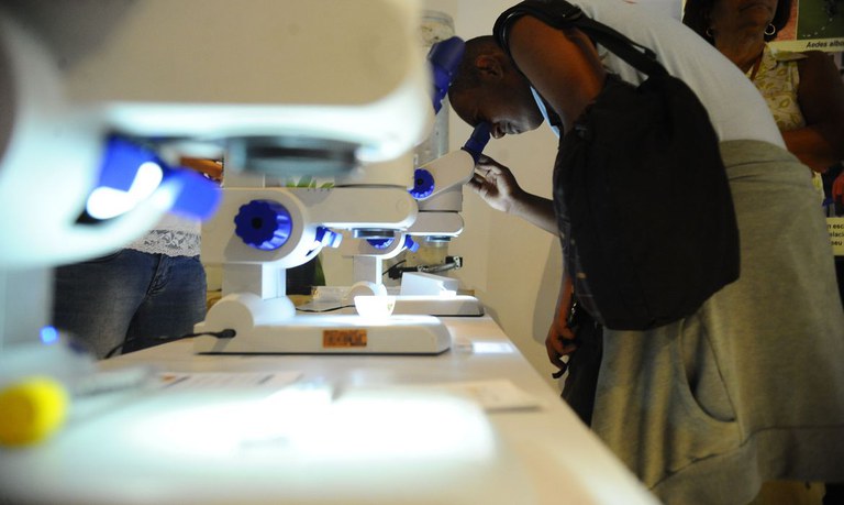 Mais de 28 mil estudantes são beneficiados com prorrogação das bolsas