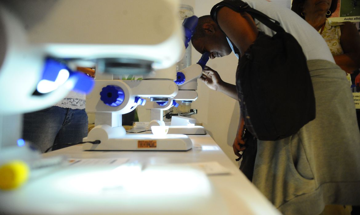 Mais de 28 mil estudantes são beneficiados com prorrogação das bolsas