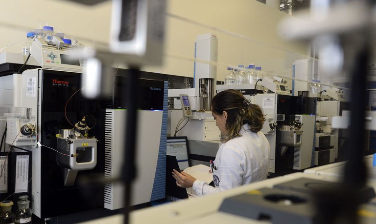 Governo divulga edital com 1.400 vagas para doutorado fora do Brasil