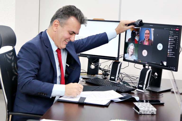 Governo Federal e Fundação Lego celebram parceria para investimentos no Criança Feliz