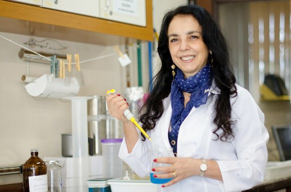 Brasileira que foi bolsista na CAPES ganha prêmio de Cientista do Ano 2020