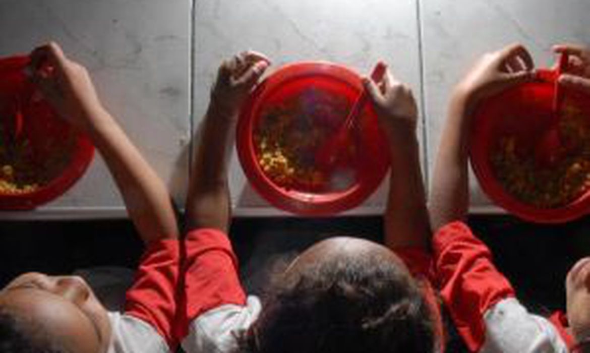 FNDE fará repasses extras para alimentação escolar