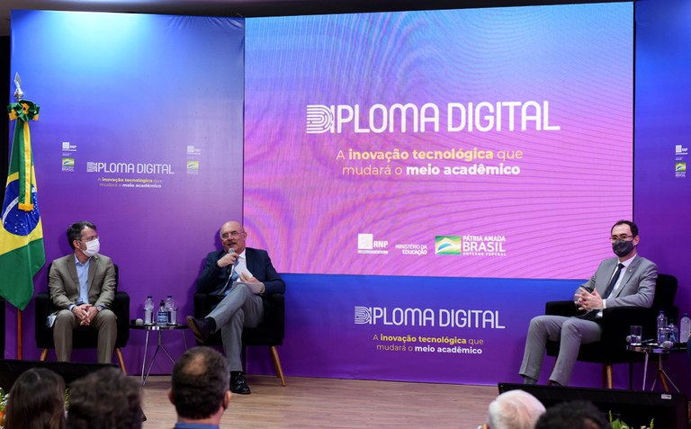Lançado o Diploma Digital